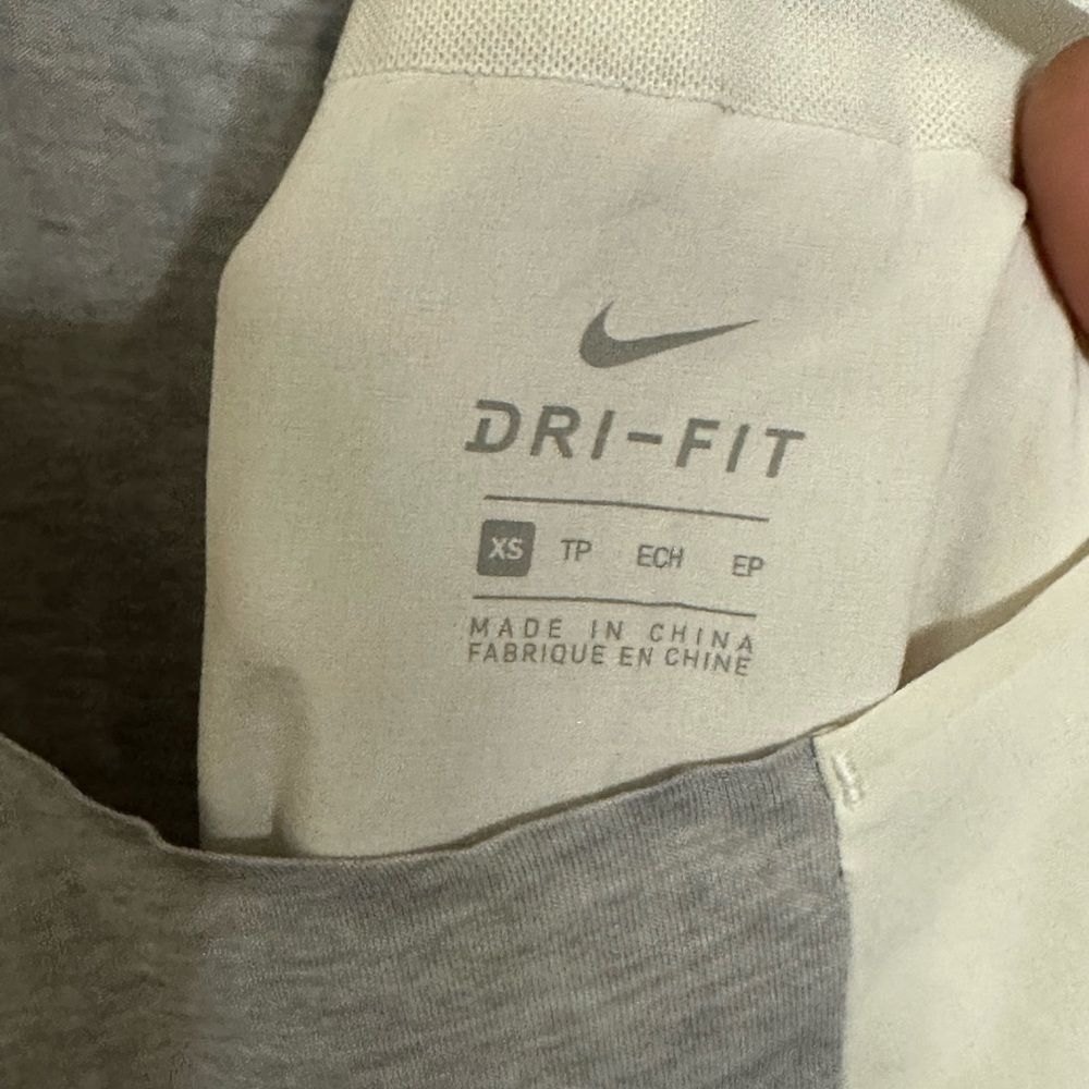 Nike Dri-Fit‎ Tank - Picture 3 of 4